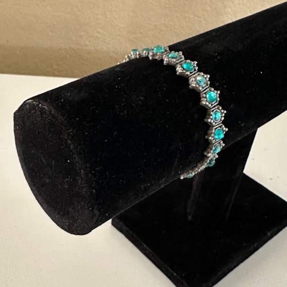 Southwestern Design Turquoise Stone Stretch Bracelet - Picture 2 of 10